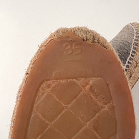 CHANEL | CC Logo Cap Toe Gray Denim Espadrille Loafer Slip On EU 35 - Picture 11 of 12
